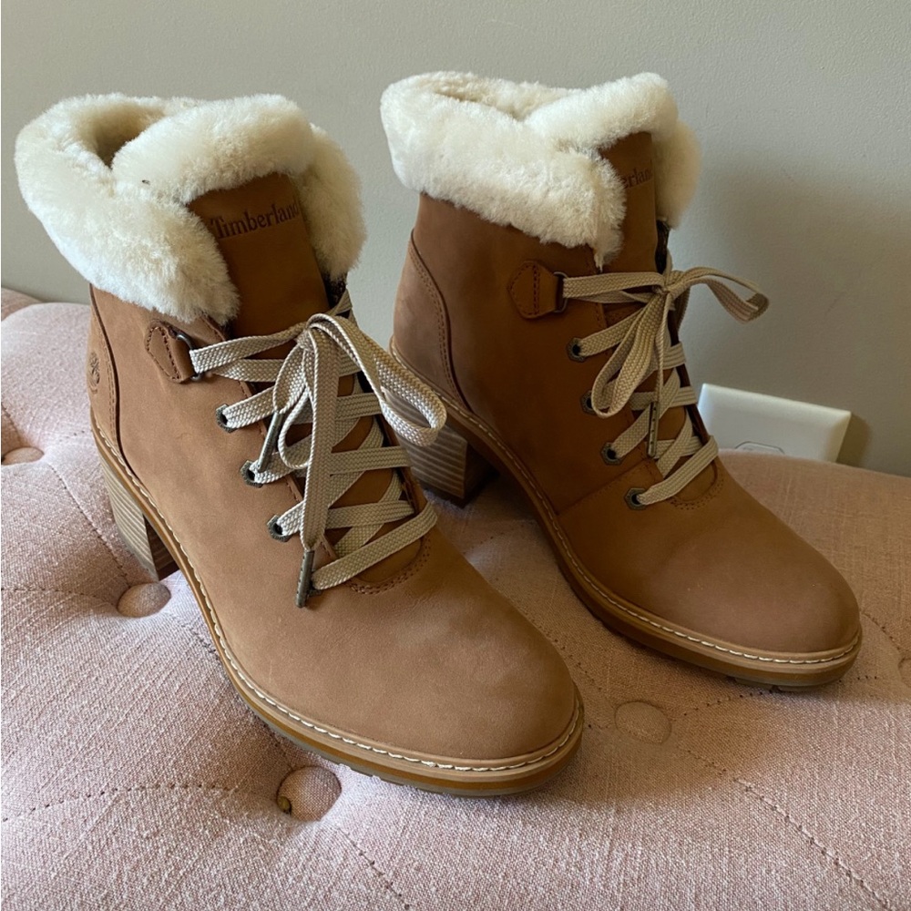 Timberland Women's Tan Ankle Boots - Picture 2 of 4